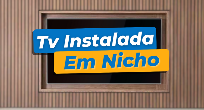 Tv instalada em um painel com NICHO usando suporte de TV ARTICULADO Fixatek